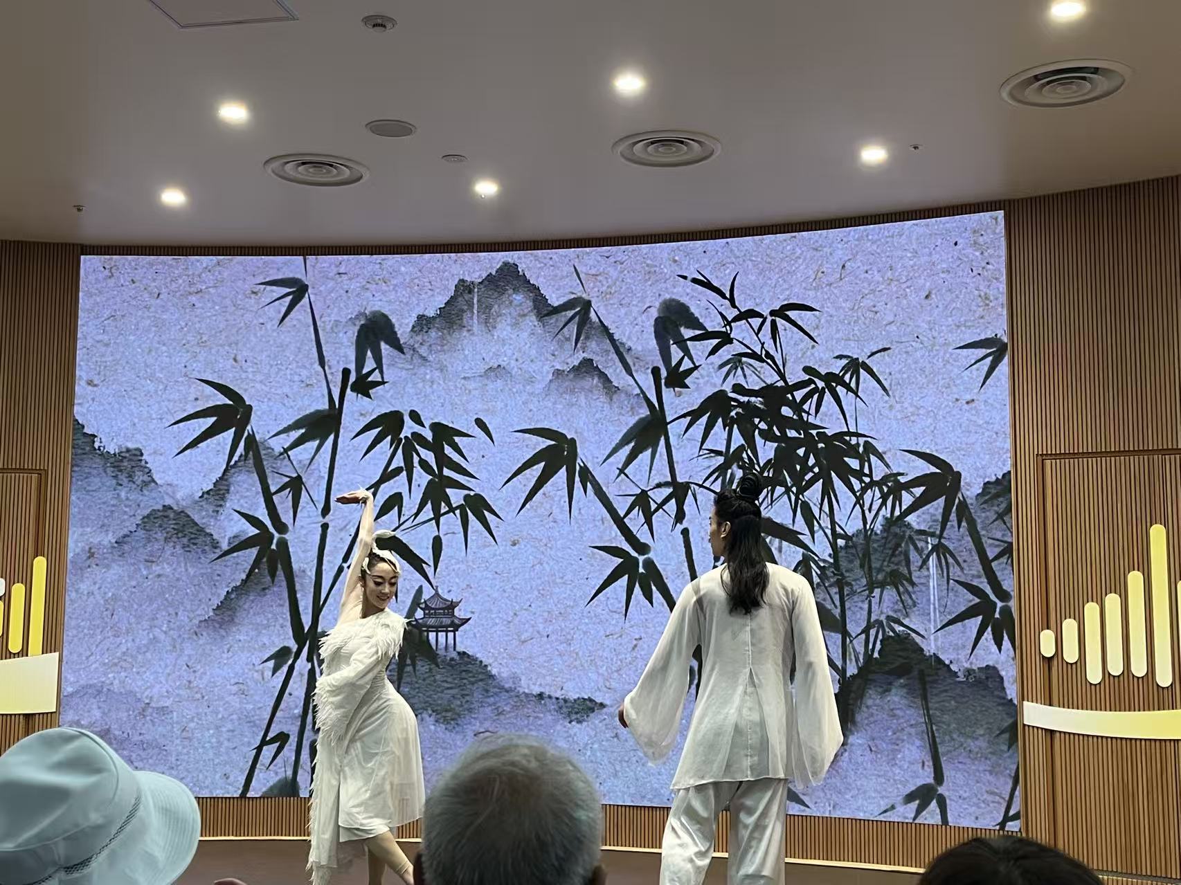 書道テーマの舞踏劇「永和九年」